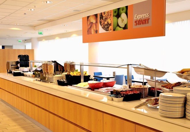 Imagen del bar/restaurante del Hotel Holiday Inn Express Ámsterdam - Arena Towers. Foto 4