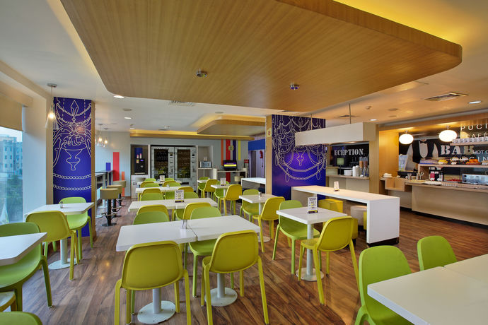 Imagen de los interiores del Hotel Holiday Inn Express Ahmdabad Prahlad Nagar, An Ihg. Foto 12