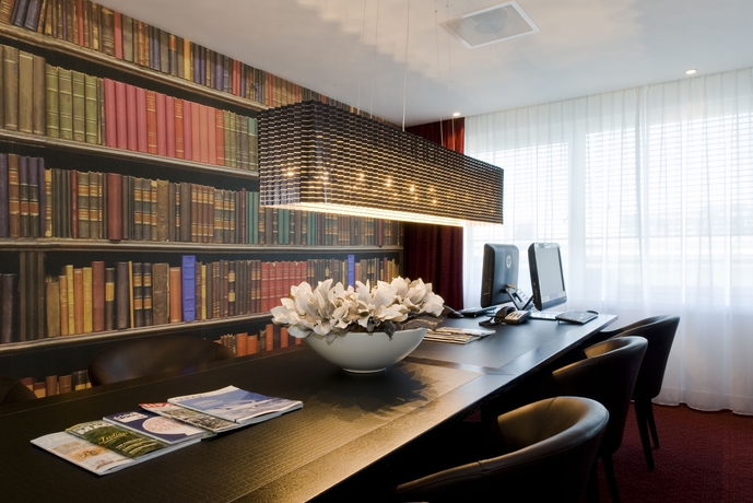 Imagen de los interiores del Hotel Holiday Inn Express Amsterdam - Sloterdijk Station. Foto 9