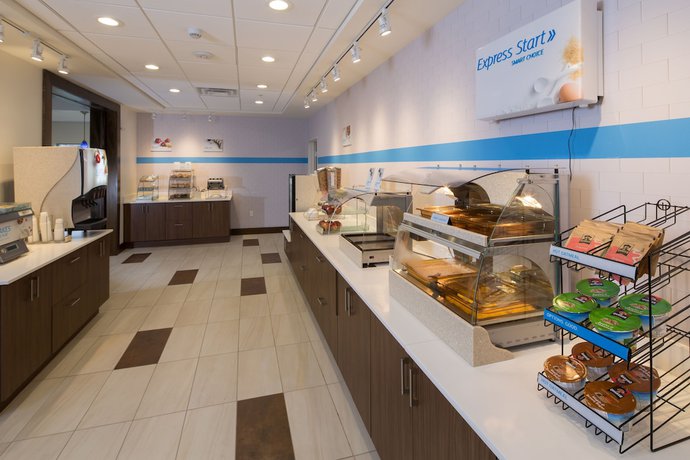 Imagen del bar/restaurante del Hotel Holiday Inn Express And Suites Alpena - Downtown, An Ihg. Foto 3