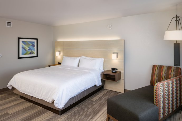 Imagen de la habitación del Hotel Holiday Inn Express And Suites Bend South, An Ihg. Foto 15