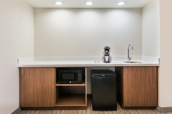 Imagen de la habitación del Hotel Holiday Inn Express And Suites Bentonville. Foto 14