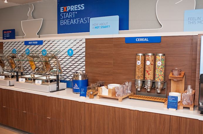 Imagen del bar/restaurante del Hotel Holiday Inn Express And Suites- Birmingham North-Fultondale, an IHG. Foto 5