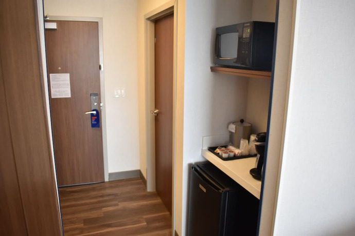 Imagen de la habitación del Hotel Holiday Inn Express And Suites Boston South - Randolph, an IHG. Foto 13