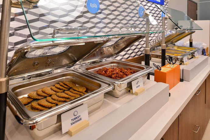 Imagen del bar/restaurante del Hotel Holiday Inn Express And Suites Braselton West, An Ihg. Foto 10