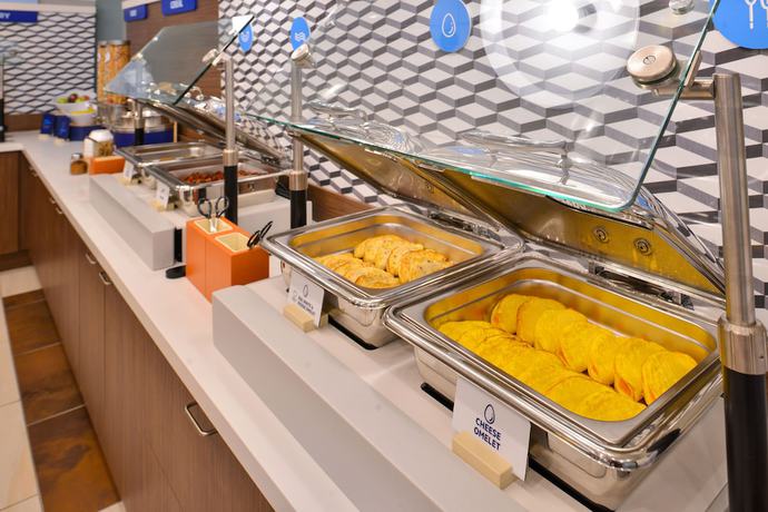 Imagen del bar/restaurante del Hotel Holiday Inn Express And Suites Braselton West, An Ihg. Foto 11