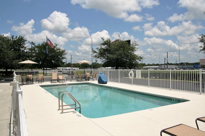 Imagen de la piscina del Hotel Holiday Inn Express And Suites Brooksville West, An Ihg. Foto 17