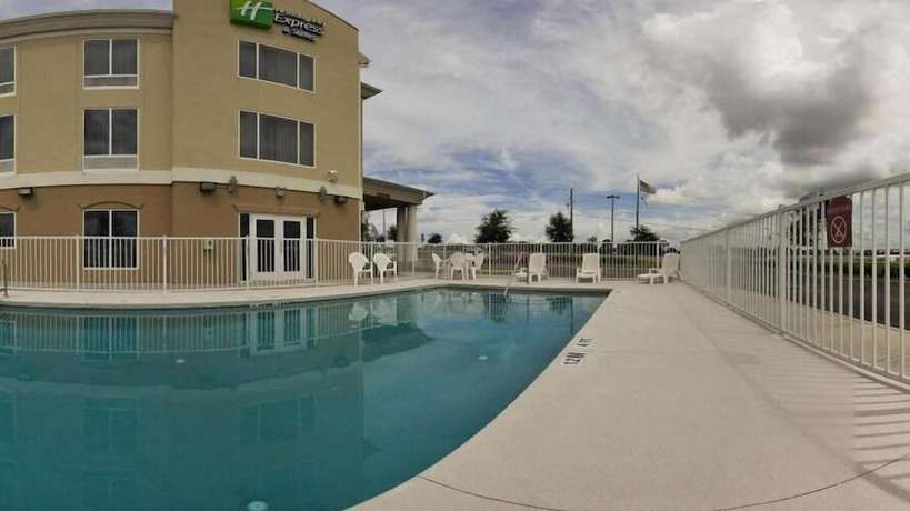 Imagen de la piscina del Hotel Holiday Inn Express And Suites Brooksville West, An Ihg. Foto 18