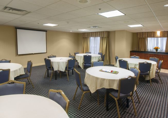 Imagen de los interiores del Hotel Holiday Inn Express And Suites Buffalo-airport, An Ihg. Foto 16