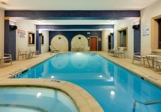 Imagen de la piscina del Hotel Holiday Inn Express And Suites Burleson/ft. Worth, An Ihg. Foto 19