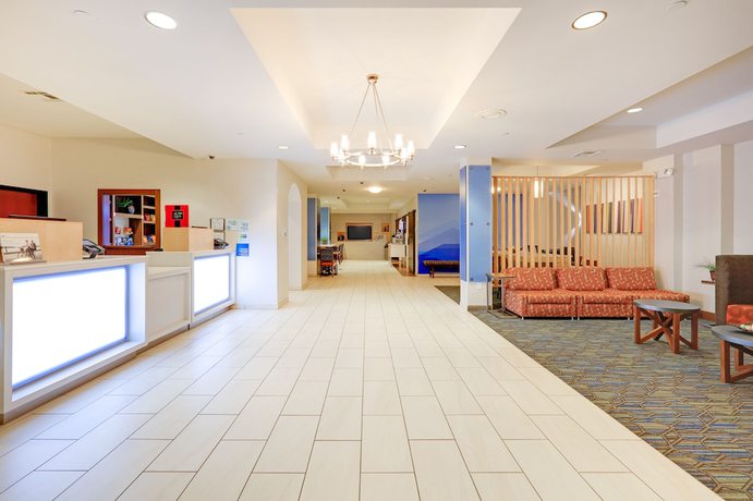 Imagen de los interiores del Hotel Holiday Inn Express And Suites Burleson/ft. Worth, An Ihg. Foto 16