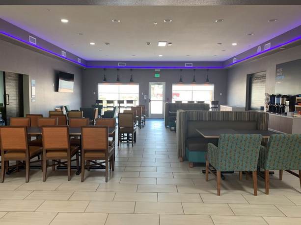 Imagen del bar/restaurante del Hotel Holiday Inn Express And Suites Canon City, An Ihg. Foto 6