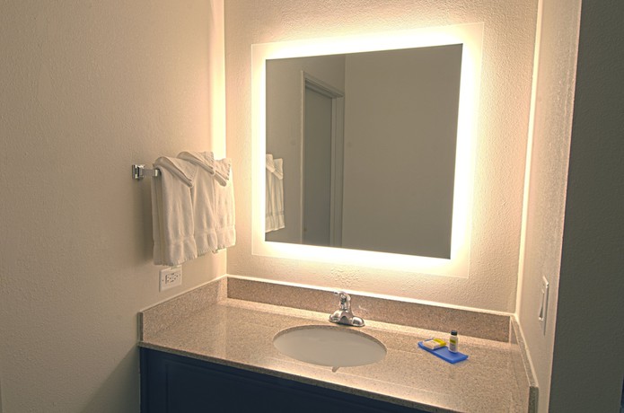 Imagen de la habitación del Hotel Holiday Inn Express And Suites Chicago - Lib. Foto 9