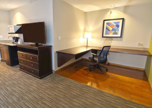 Imagen de la habitación del Hotel Holiday Inn Express And Suites Chicago - Lib. Foto 18