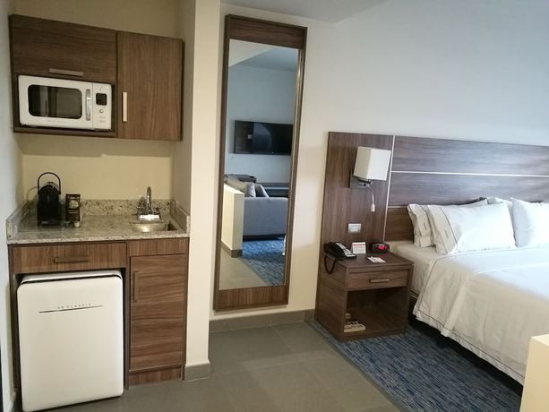 Imagen de la habitación del Hotel Holiday Inn Express And Suites Ciudad Obregon, An Ihg. Foto 7