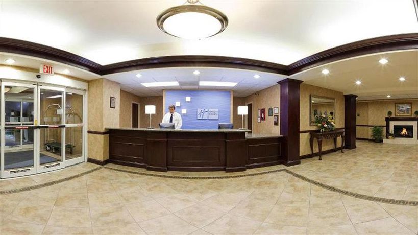 Imagen de los interiores del Hotel Holiday Inn Express And Suites Concord. Foto 11