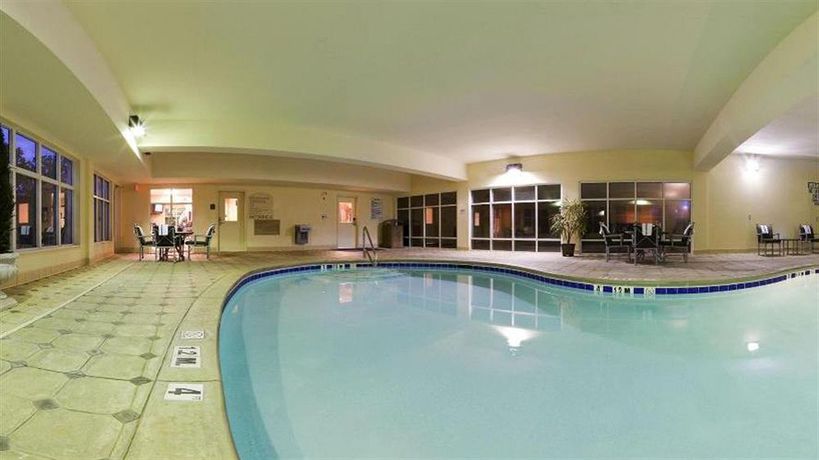 Imagen de la habitación del Hotel Holiday Inn Express And Suites Concord. Foto 2