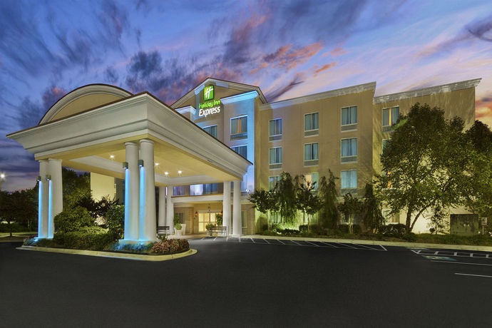 Imagen de los exteriores del Hotel Holiday Inn Express And Suites Concord. Foto 8