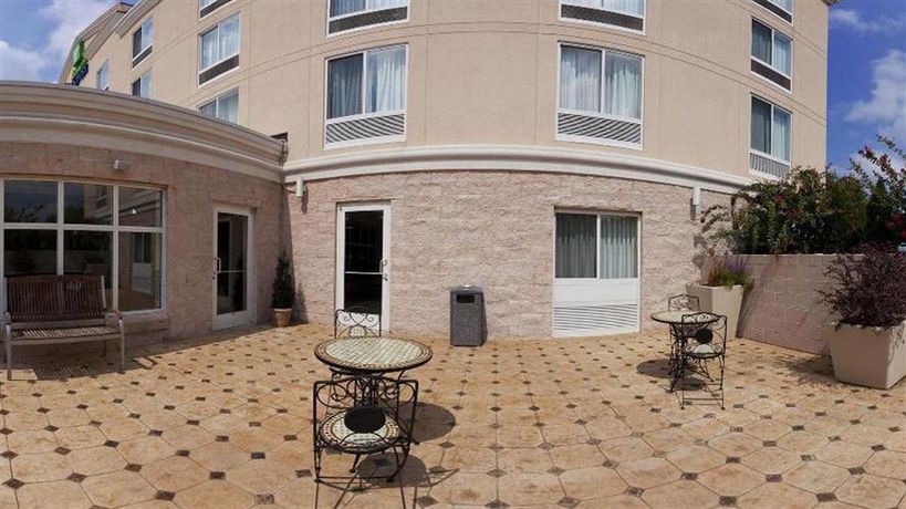 Imagen de los exteriores del Hotel Holiday Inn Express And Suites Concord. Foto 10