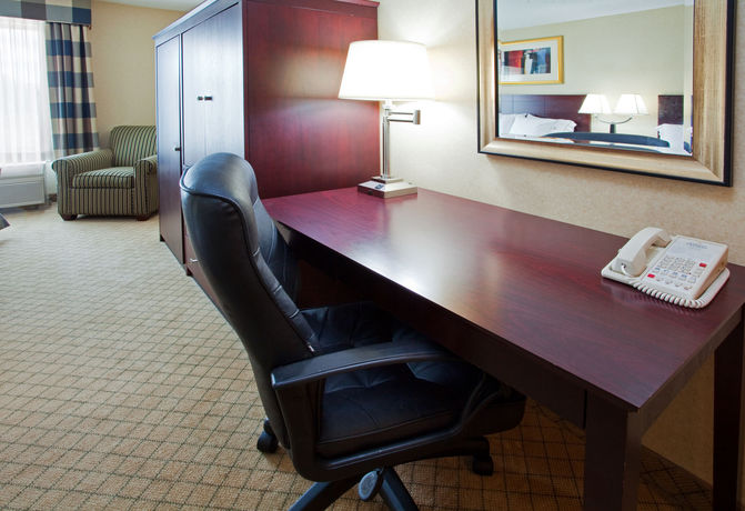 Imagen de los interiores del Hotel Holiday Inn Express And Suites Concord. Foto 14