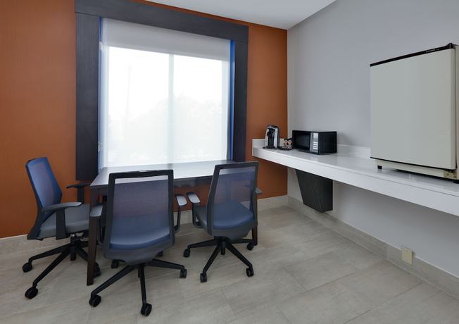 Imagen de la habitación del Hotel Holiday Inn Express And Suites Dallas - Duncanville, An Ihg. Foto 13