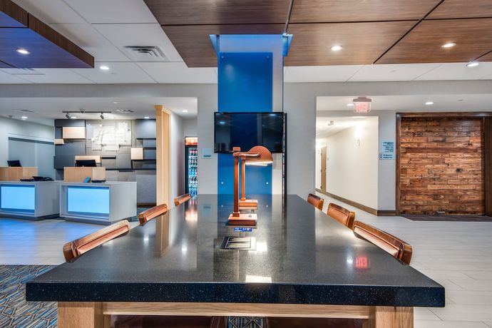 Imagen de los interiores del Hotel Holiday Inn Express And Suites Dallas North - Addison, An Ihg. Foto 19