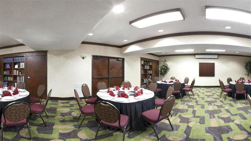Imagen de los interiores del Hotel Holiday Inn Express And Suites Dallas Park Central Northeast. Foto 9