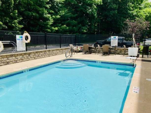 Imagen de la piscina del Hotel Holiday Inn Express And Suites Danbury - I-84, An Ihg. Foto 18