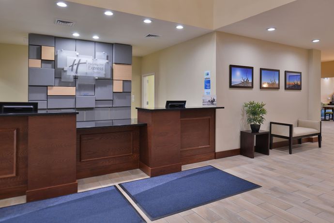 Imagen de los interiores del Hotel Holiday Inn Express And Suites Dearborn Sw - Detroit Area, An Ihg. Foto 18