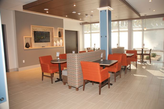 Imagen del bar/restaurante del Hotel Holiday Inn Express And Suites Decatur, An Ihg, Decatur. Foto 3