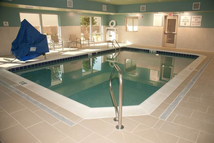 Imagen de la piscina del Hotel Holiday Inn Express And Suites Decatur, An Ihg, Decatur. Foto 20
