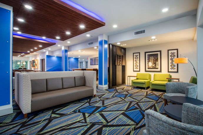 Imagen de los interiores del Hotel Holiday Inn Express And Suites Deland South, an IHG Hotel. Foto 17