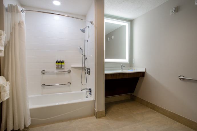 Imagen de la habitación del Hotel Holiday Inn Express And Suites Deland South, an IHG Hotel. Foto 6