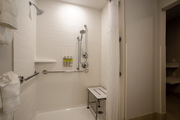 Imagen de la habitación del Hotel Holiday Inn Express And Suites Deland South, an IHG Hotel. Foto 9