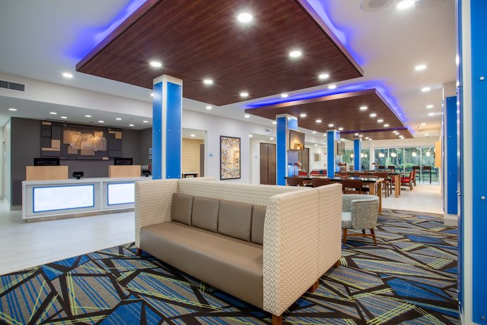 Imagen de los interiores del Hotel Holiday Inn Express And Suites Deland South, an IHG Hotel. Foto 20
