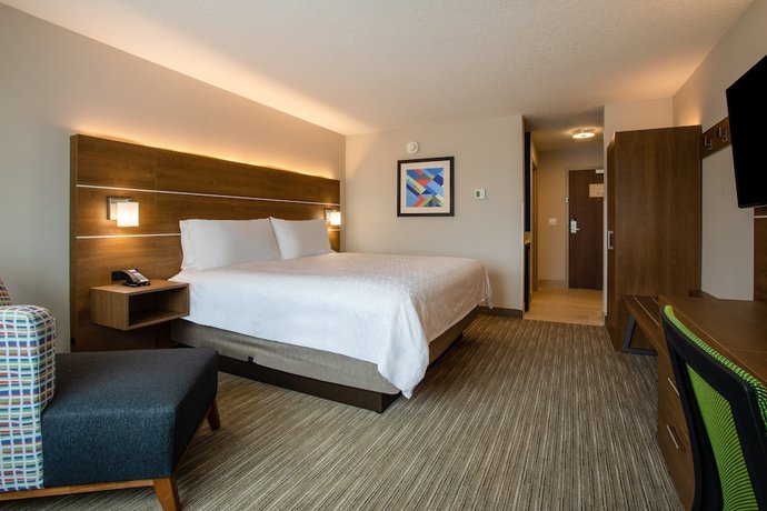 Imagen de la habitación del Hotel Holiday Inn Express And Suites Deland South, an IHG Hotel. Foto 15