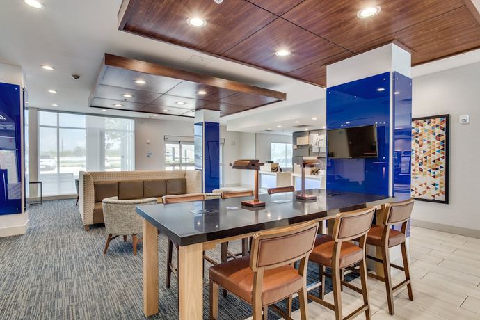 Imagen de los interiores del Hotel Holiday Inn Express And Suites Denton South, An Ihg. Foto 19