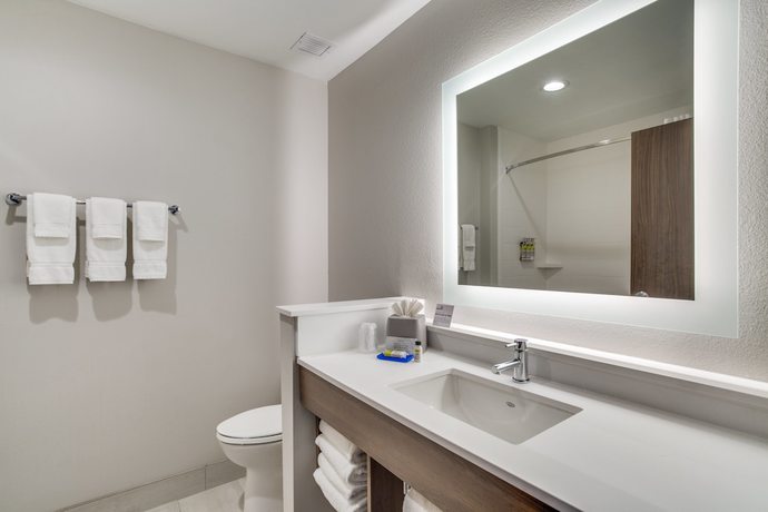 Imagen de la habitación del Hotel Holiday Inn Express And Suites Denton South, An Ihg. Foto 12