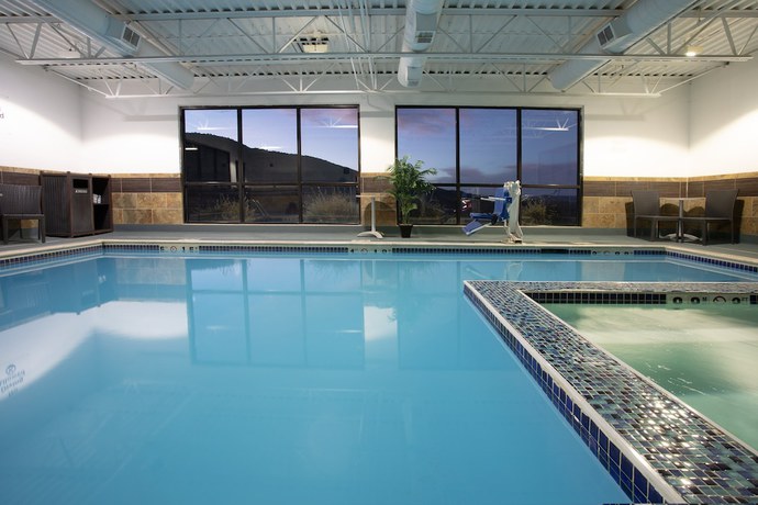 Imagen de la piscina del Hotel Holiday Inn Express And Suites Denver Sw-littleton, An Ihg. Foto 19