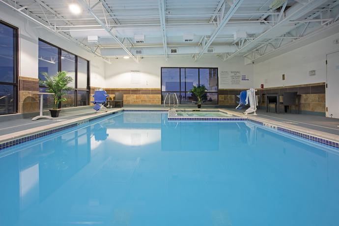 Imagen de la piscina del Hotel Holiday Inn Express And Suites Denver Sw-littleton, An Ihg. Foto 20