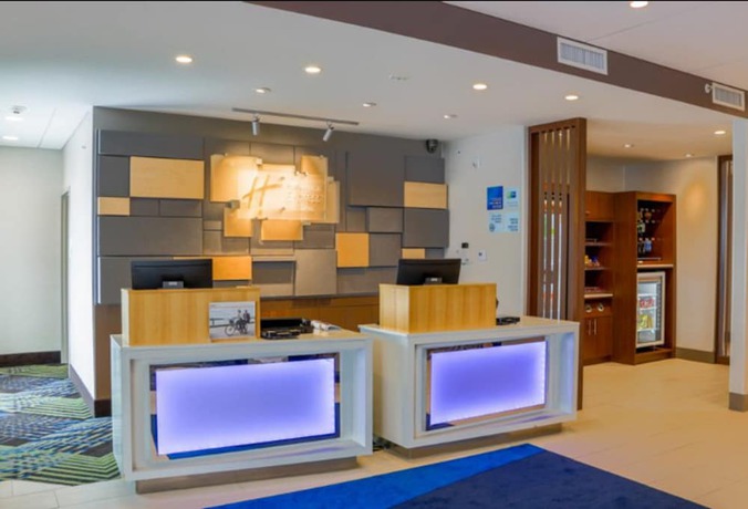 Imagen de los interiores del Hotel Holiday Inn Express And Suites Detroit North - Roseville, An Ihg. Foto 16