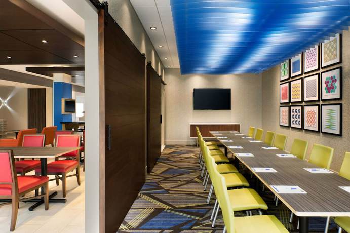 Imagen de los interiores del Hotel Holiday Inn Express And Suites Detroit North - Roseville, An Ihg. Foto 17