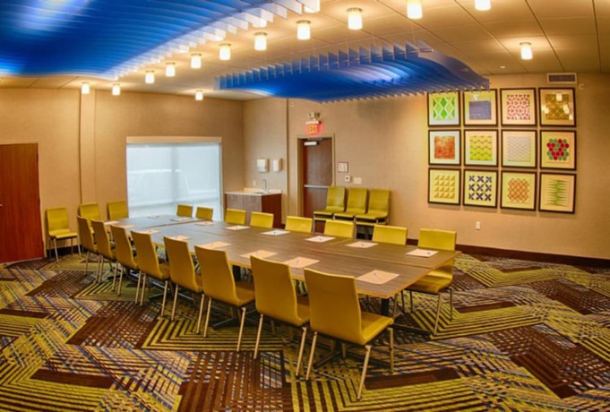 Imagen de los interiores del Hotel Holiday Inn Express And Suites Detroit North - Roseville, An Ihg. Foto 19