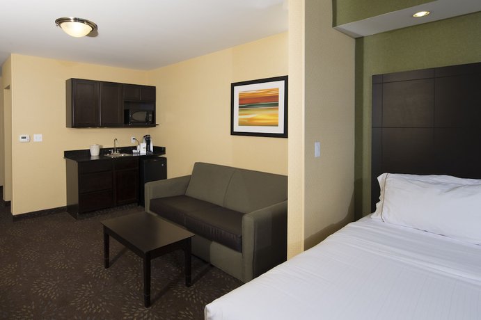 Imagen de la habitación del Hotel Holiday Inn Express And Suites Detroit North-troy. Foto 10