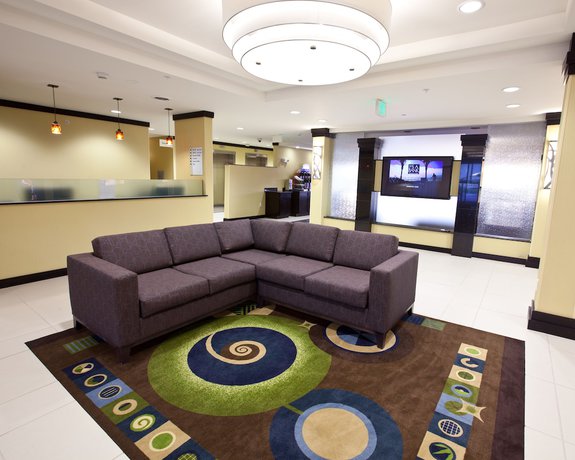 Imagen de los interiores del Hotel Holiday Inn Express And Suites Detroit North-troy. Foto 17