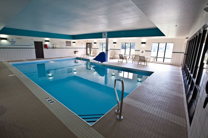 Imagen de la piscina del Hotel Holiday Inn Express And Suites Detroit North-troy. Foto 20