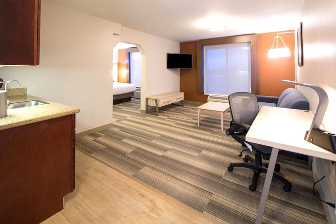 Imagen de la habitación del Hotel Holiday Inn Express And Suites Detroit - Utica, An Ihg. Foto 6