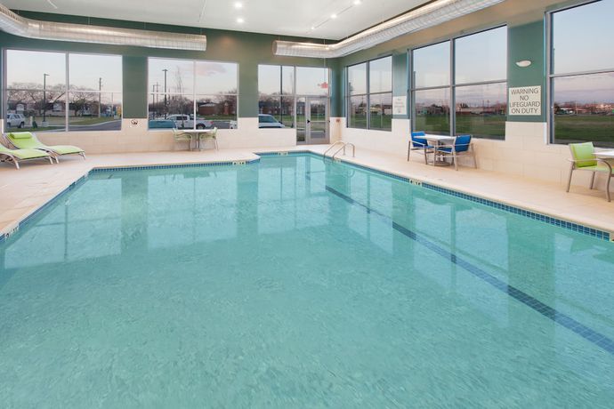 Imagen de la piscina del Hotel Holiday Inn Express And Suites Detroit/sterling Heights, An Ihg. Foto 20