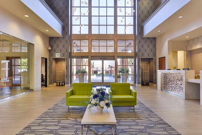 Imagen de los interiores del Hotel Holiday Inn Express And Suites Elk Grove Central - Hwy 99, An Ihg. Foto 17