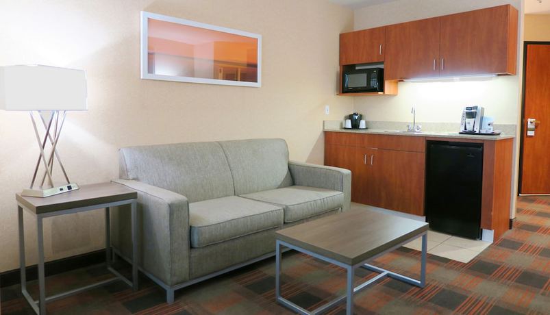 Imagen de la habitación del Hotel Holiday Inn Express And Suites Elk Grove Central - Hwy 99, An Ihg. Foto 8